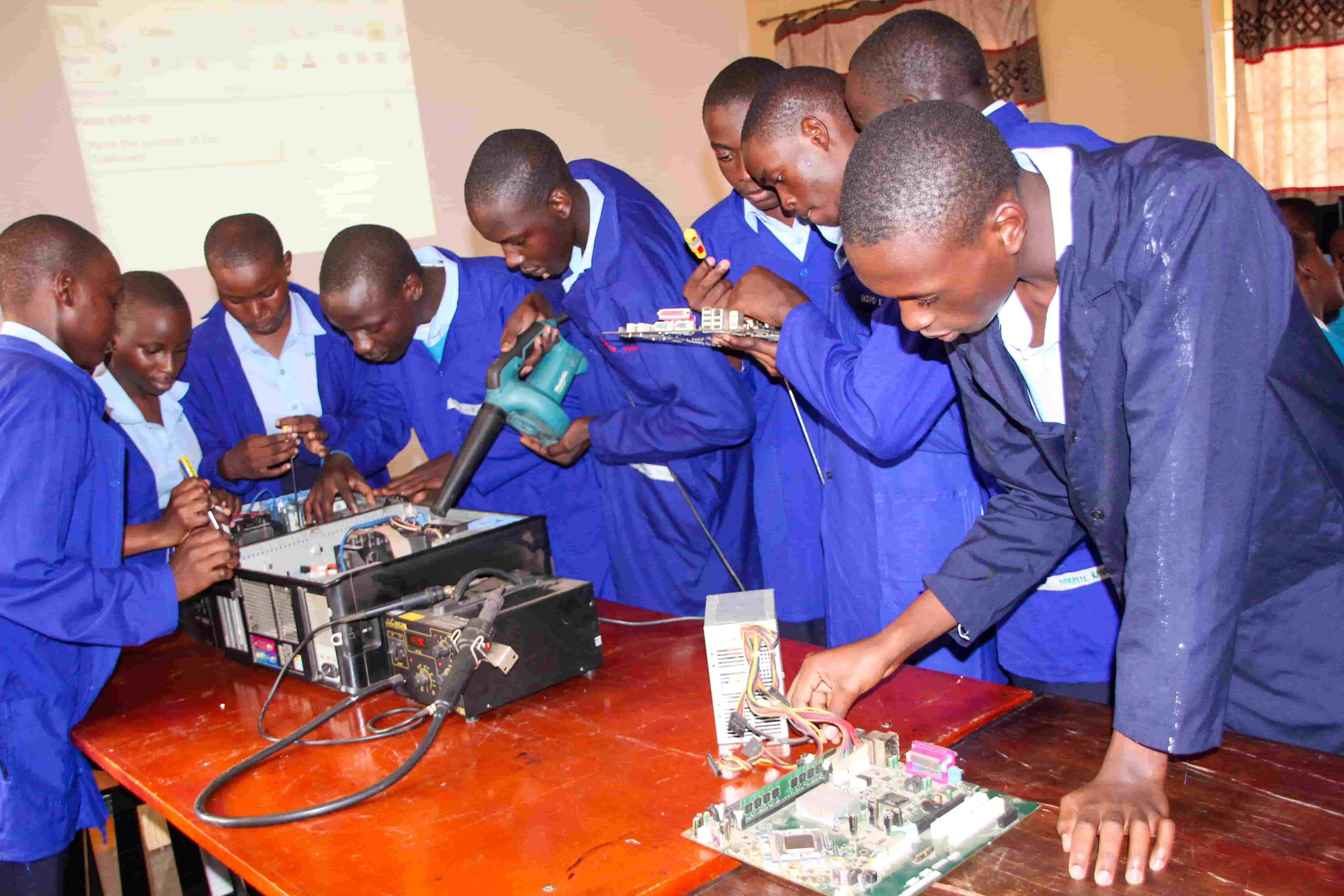 Computer maintenance lab